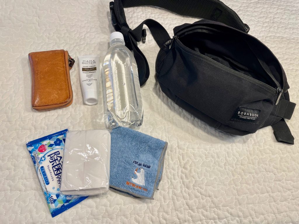 ボーンブーンと、中にはいっているもの6点の写真。