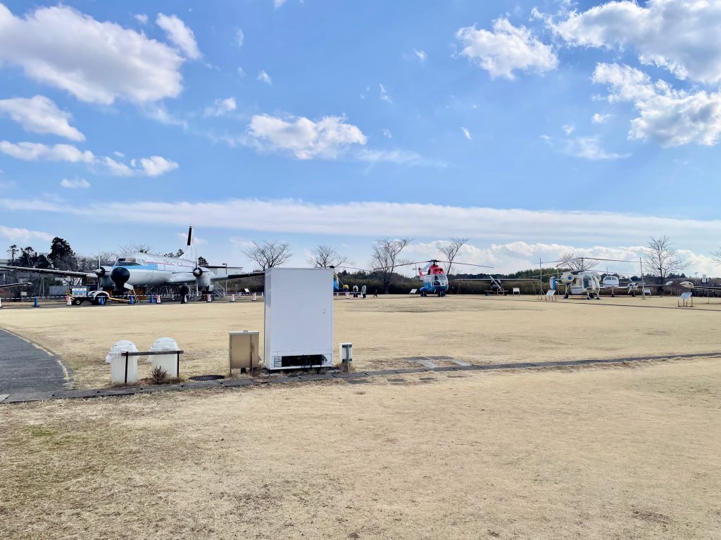 屋外展示されている
飛行機の写真
