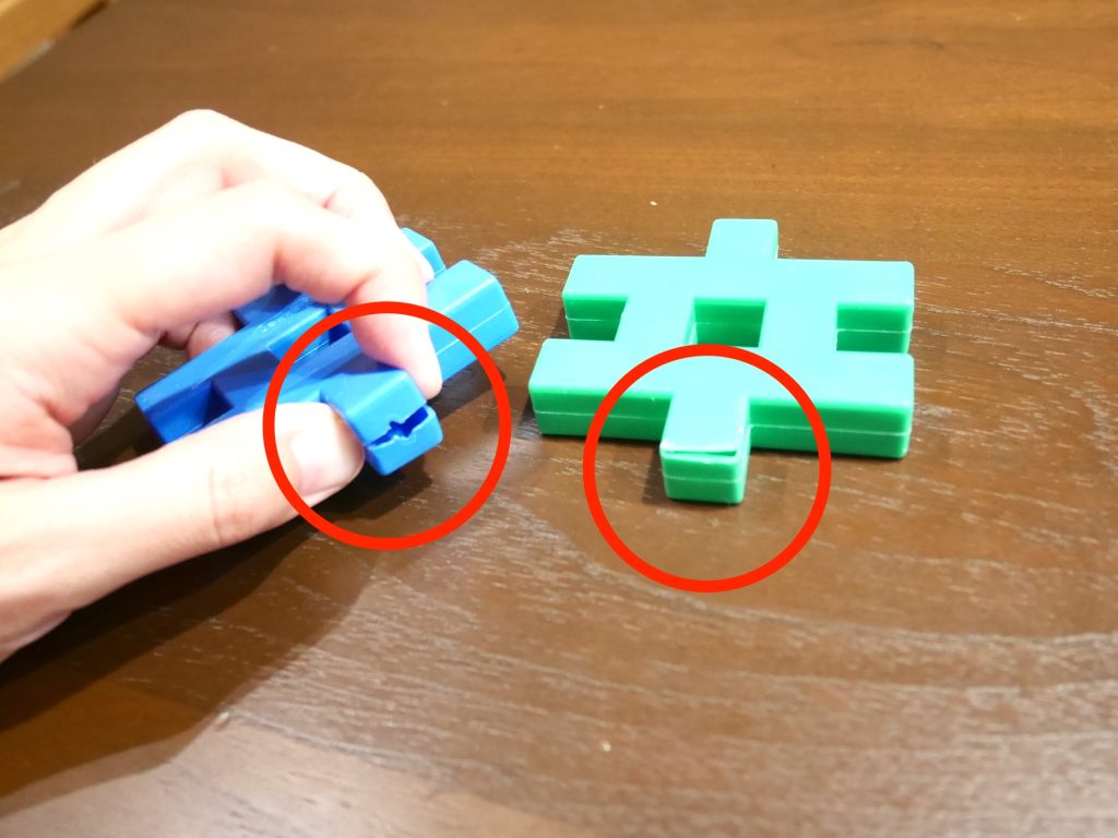 ニューブロックの一部が割れている写真
