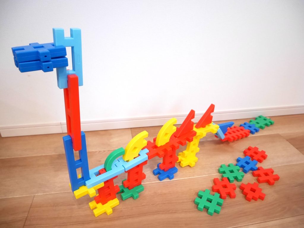 3歳息子がニューブロックでつくったブラキオサウルスの写真