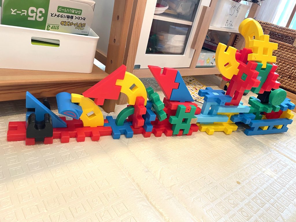 マグフォーマーでつくった豪華客船の写真